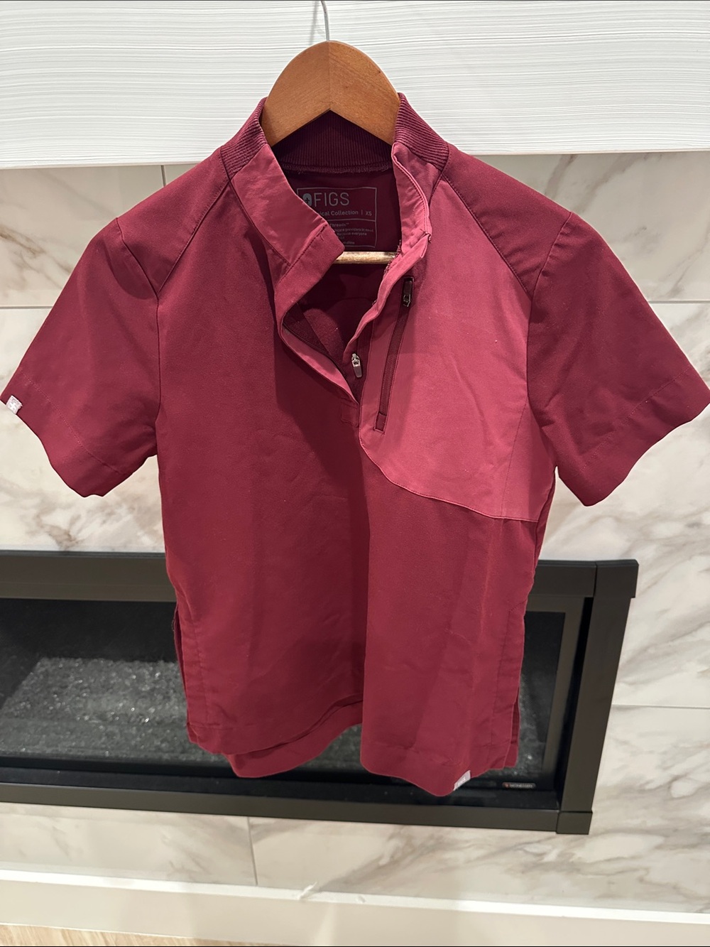 FIGS Women’s Short Sleeve XS Top - Burgundy